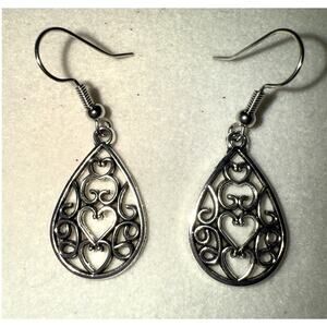 NWT Silvertone Dangle Teardrop Earrings With Heart Pattern